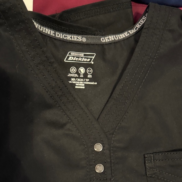 Assorted Scrub Tops XS/S (10 shirts total) - Picture 7 of 12